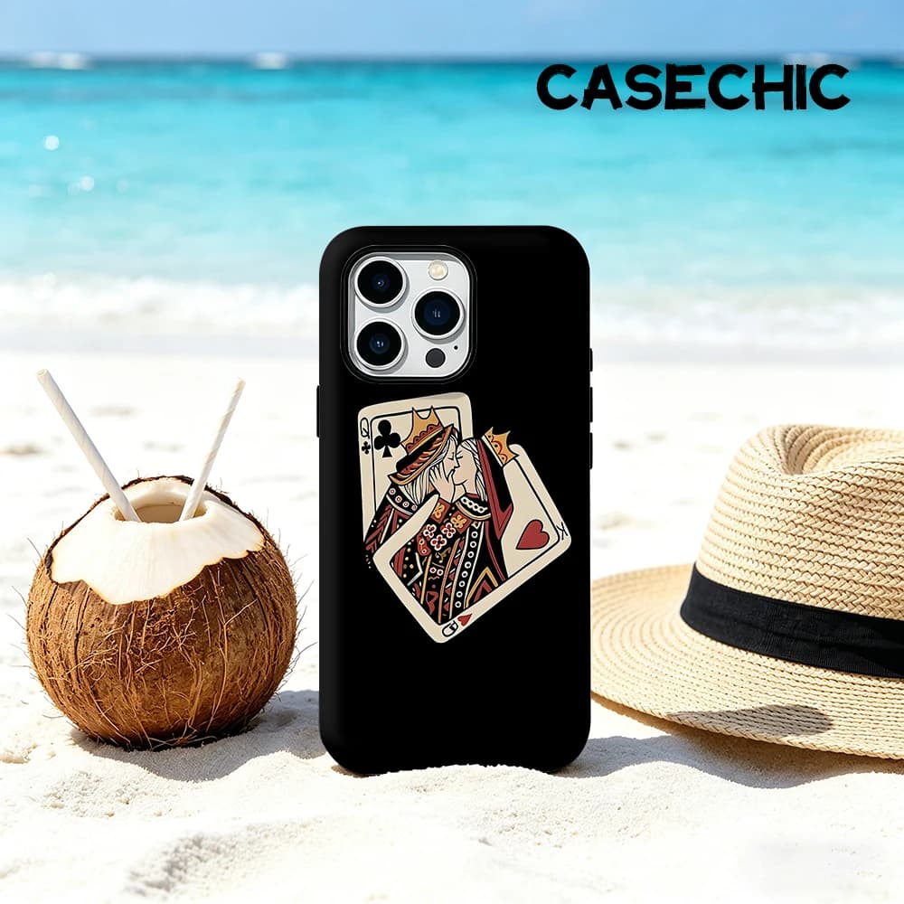 Custodia CaseChic opaca antiurto per MagSafe per iPhone 17 16 15 14 Plus Pro Max, in PC rigido, con motivo Kissing Queen Playing Card