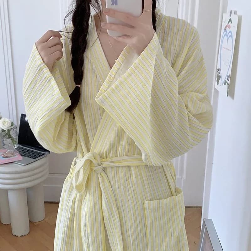 Kimono Minimalista Lungo a Righe Stampato Leggero con Cintura, Pigiama da Donna per Primavera e Autunno, Abbigliamento da Casa