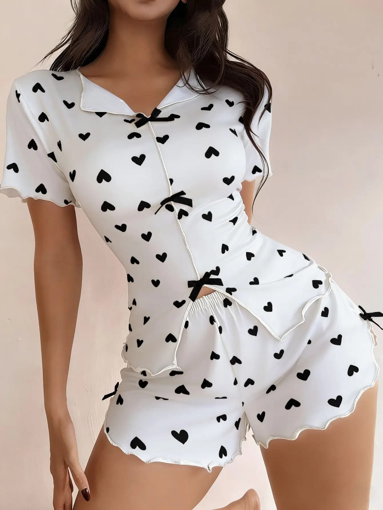 Pigiama da donna 2 pezzi: Top e pantaloncini con stampa Love e fiocco sul risvolto - Abbigliamento da casa da donna