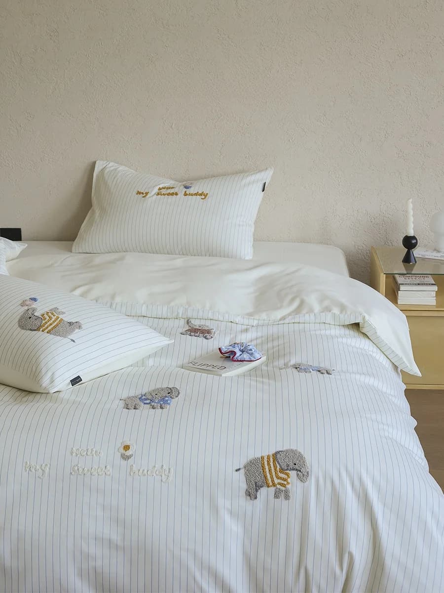 Bed linen set in Pure Cotton Thickness to Four Pieces with Embroidery Cartoon, Cover, Bed linen and bed linen for Autumn and Winter