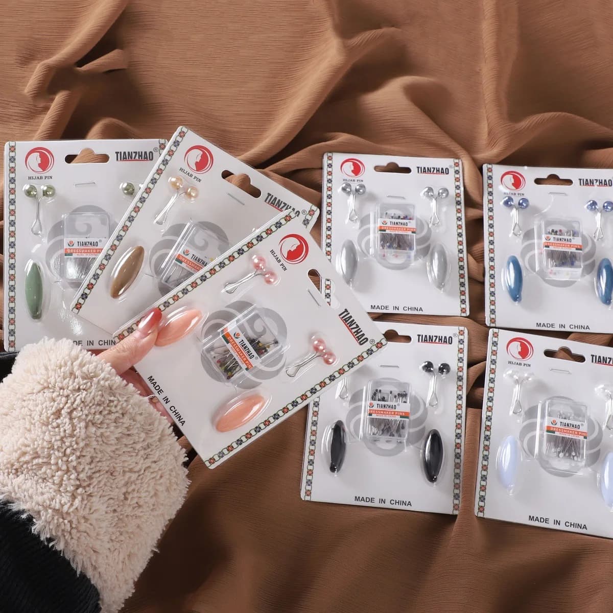Nuova sciarpa di seta opaca Hijab Spilla magnetica Forti bottoni magnetici Scialle rotondo Gemelli con clip per collare a doppio uso