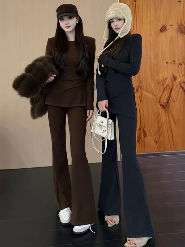 Completo Sportivo Casual da Donna Stile Coreano alla Moda: T-shirt a Maniche Lunghe e Pantaloni Svasati Effetto Snellente - Collezione Primavera 2026