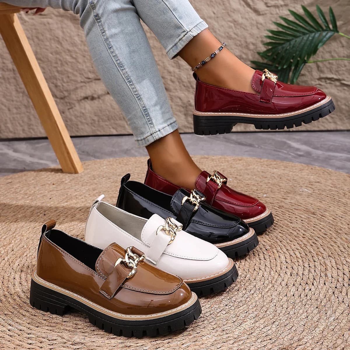 Mocassini da donna con punta tonda e tacco medio Piattaforma di moda Scarpe casual Catena di metallo Tendenza Fibbia Scarpe singole da donna zapatos de mujer