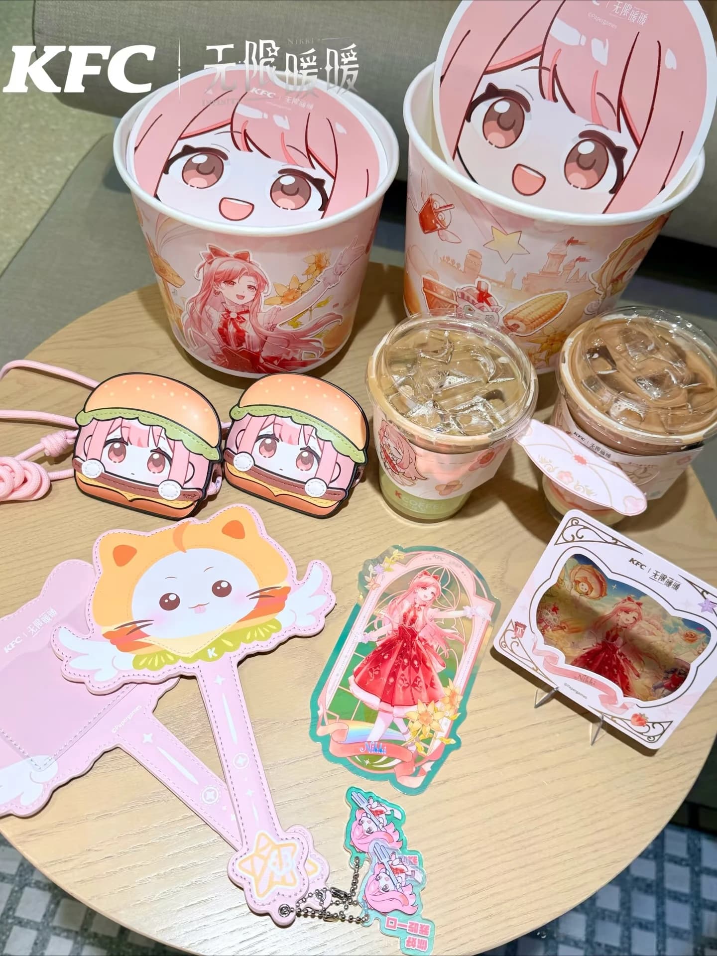 Infinity Nikki ufficiale ‌ X KFC Collab Cosplay Momo ‌ ‌ Custodia per carta Nikki Custodia trasparente per carta Ack Clip per foto Copertina per tazza in magazzino