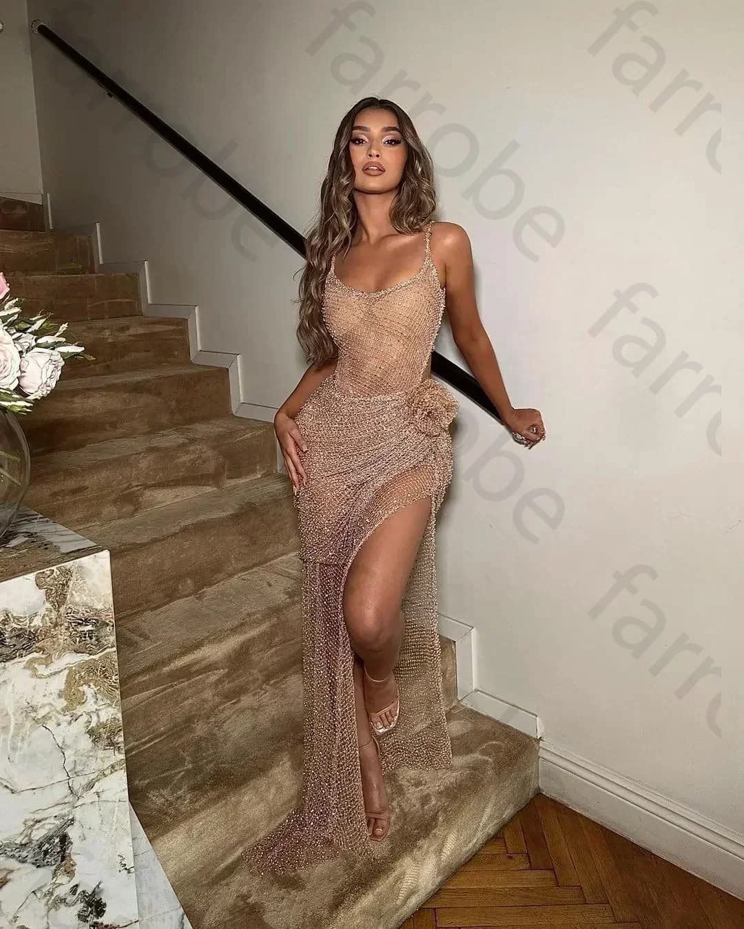 Abiti da ballo senza spalline personalizzati per spaghetti Le donne indossano abiti da sera da sposa per cocktail party con spacco laterale sexy senza schienale