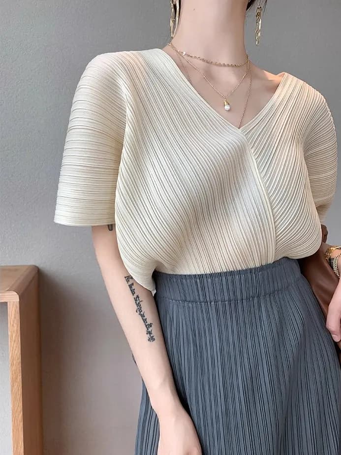YUDX 2025 Women's Pleated V-neck Short Sleeve Top Beige Cross Front Blouse Casual Daily Fashion Lightweight Comfortable Wear