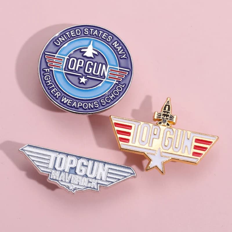 Medaglia circolare del fumetto Spilla con distintivo in metallo Creativo Top Gun Modello Spille smaltate Gioielli punk per ragazzi Zaino Accessori Regali