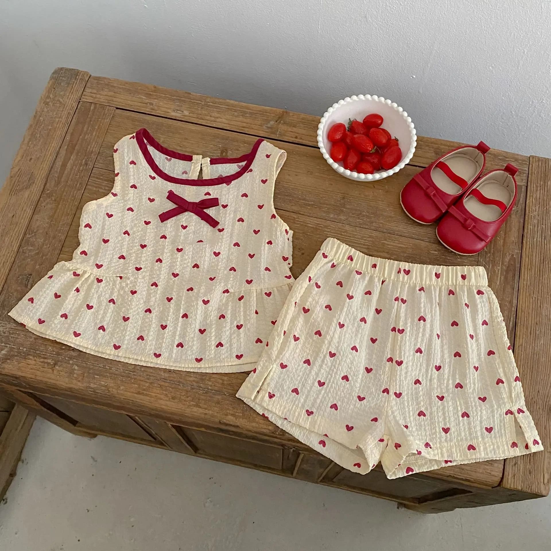 Vestito da Principessa per Bambine, Nuovo Stile Estivo, Set Alla Moda con Top Senza Maniche a Cuoricini e Pantaloncini, Grazioso