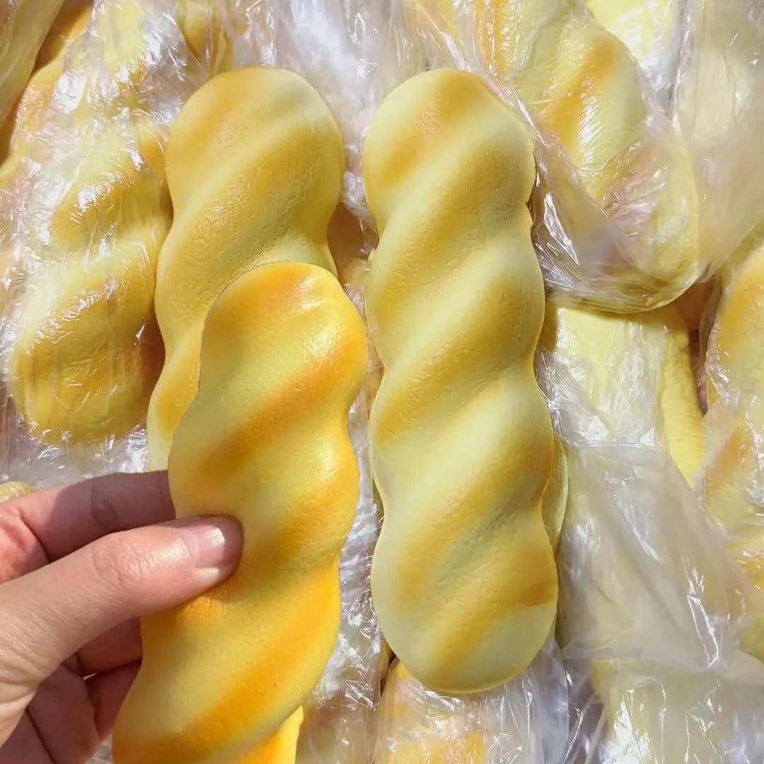 Giocattoli Sensoriali Morbidi a Forma di Pane Intrecciato, Giocattoli Antistress a Forma di Cibo Finto, Giocattoli Squeezable Simulati per Adulti, Regali per Esercizi delle Mani
