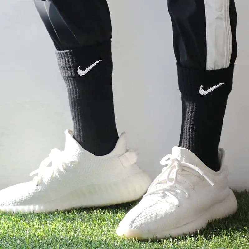 Calzini alti atletici con logo Nike Calzini lunghi da allenamento per fitness Confezione combinata da uomo (set da 3 paia) Nero SX7676-010