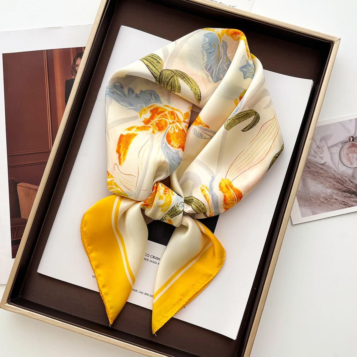 Sciarpe quadrate di seta di lusso per le donne Morbide macchie Sciarpa al collo Borsa Nastro Fascia Scialle Fazzoletto da collo Bandane Ordito floreale giallo