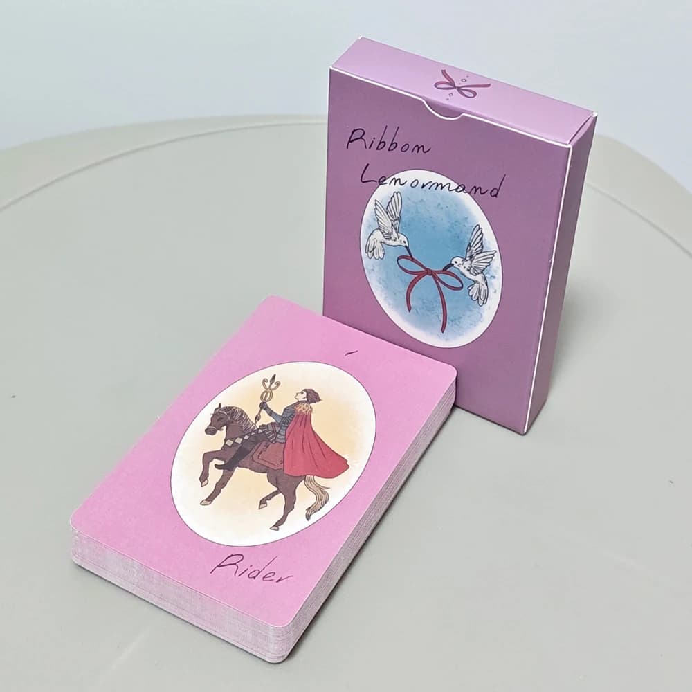 Nastro Lenormand Deck 36 carte Lenormand 9 * 6 cm in uno elegante rosa opaco-viola con una sensazione opaca