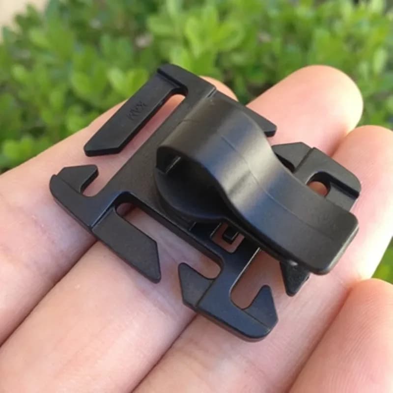 4 Pezzi Clip per Sacca d'Idratazione Molle, Clip Rotante per Tubo di Bevanda, Clip per Cinghia per Sacca d'Acqua Camelbak, Accessori per Escursionismo