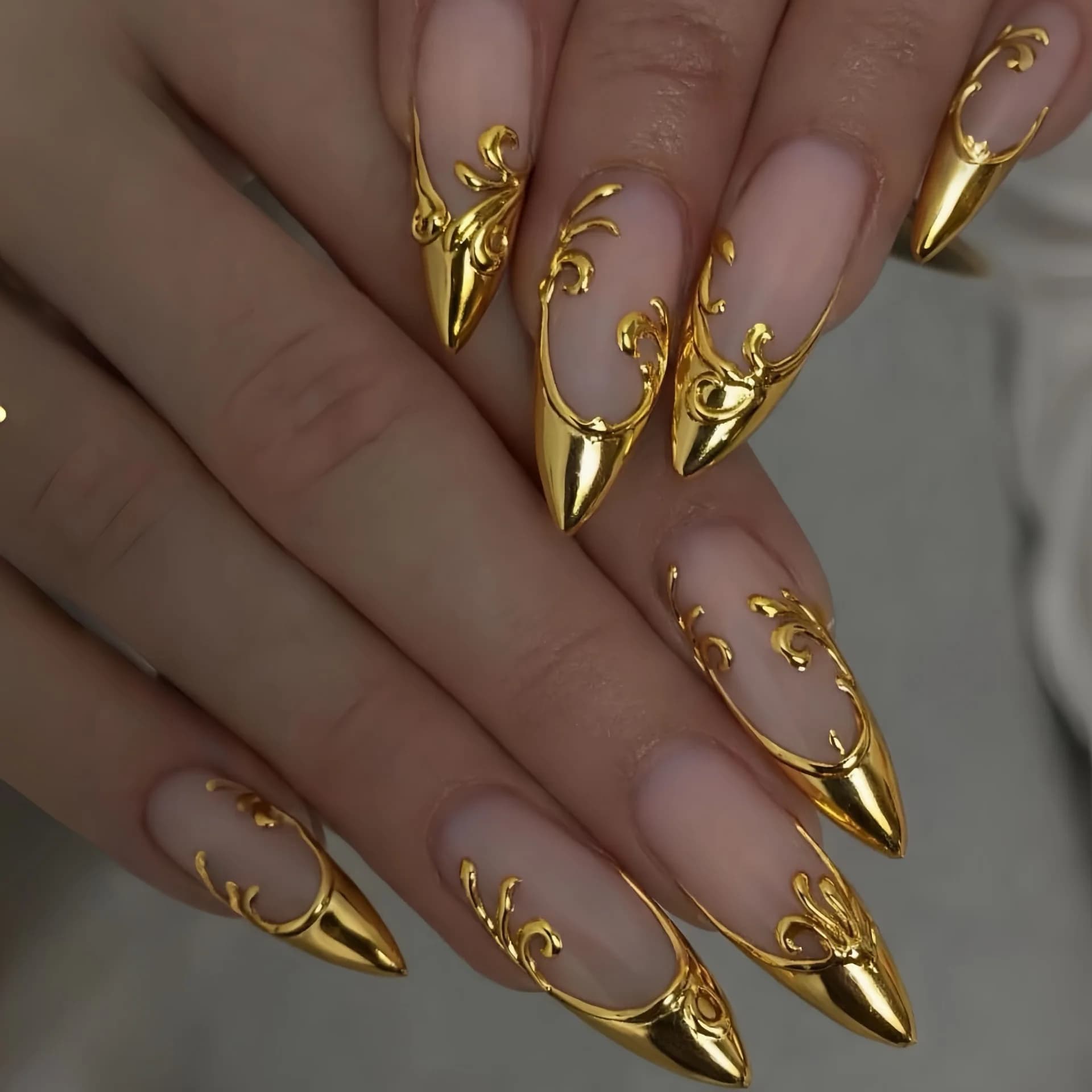 3D Fake Nails for Women Girls Golden Gilding flora Design Nude Almond Shape Reusable Artificial Nails Set Full Cover Press on