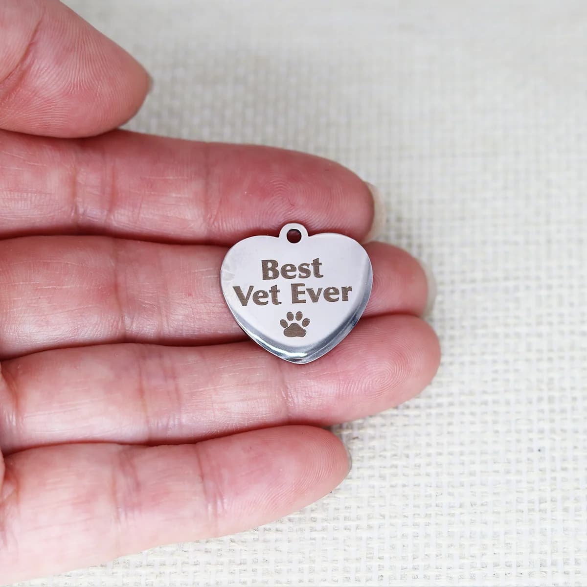 3 pezzi/lotto miglior veterinario di sempre lettera incisa al Laser con artiglio in acciaio inossidabile con ciondolo a forma di cuore per gioielli fai da te che fanno bracciali con collana