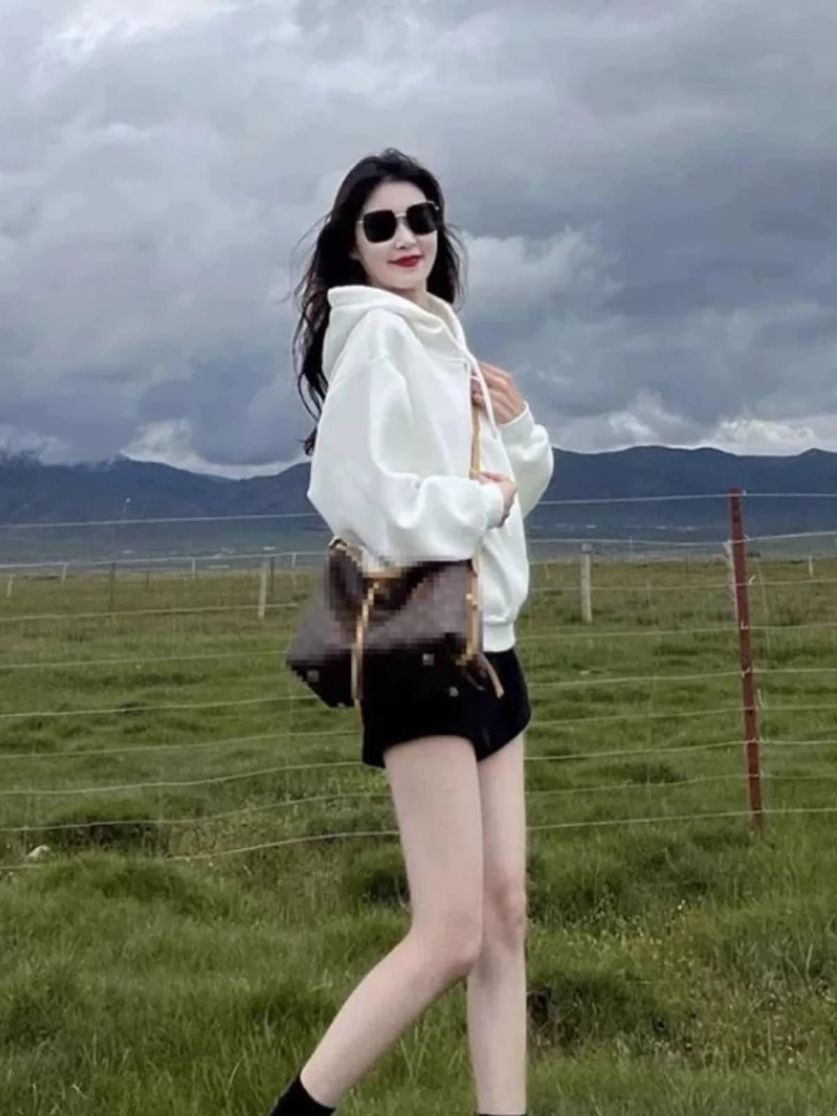Laid-back American Style Women's White Hoodie Casual Loose Top for Autumn Winter New Arrival Comfortable Polyester Cotton Blend