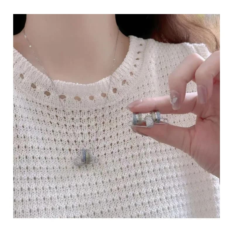 Orecchini a perno e collana da donna con zirconio colorato micro-incastonato, design unico, raffinato e di nicchia, con temperamento elegante