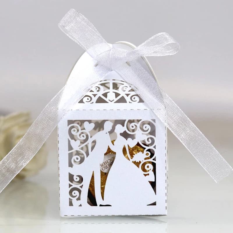 30 50 PZ/lotto Lase Cut Sposa Sposo Dolci Da Sposa Scatola di Caramelle Ospiti Scatole Regalo Imballaggio di Carta Baby Shower Scatola di Biscotti Al Cioccolato