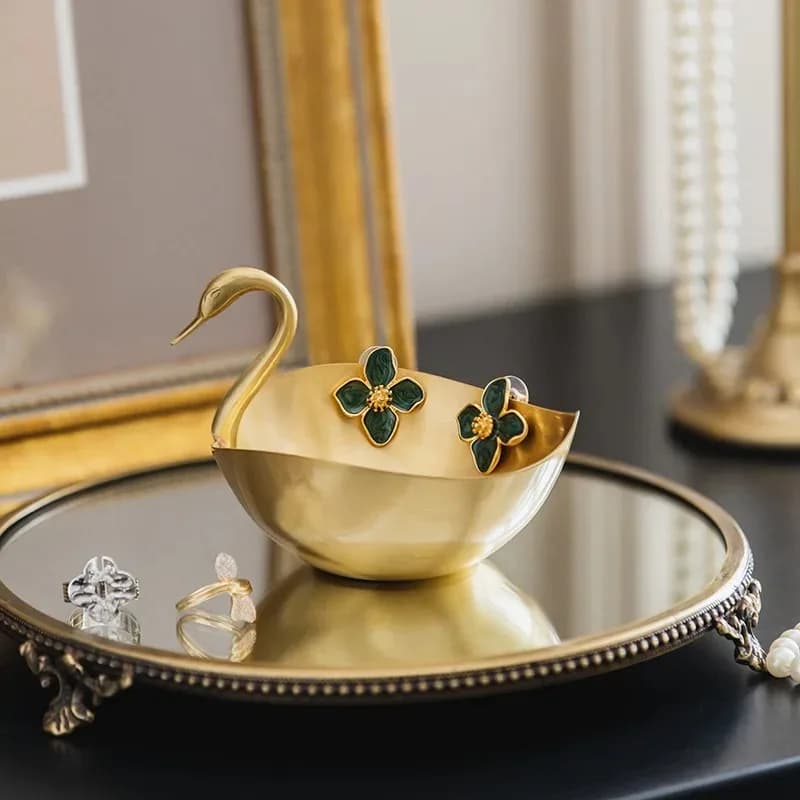 Vassoio portaoggetti a forma di cigno in ottone, vassoio da tavolo per snack, frutta secca, ornamenti decorativi, vassoio per gioielli, decorazione per la casa di lusso leggero.