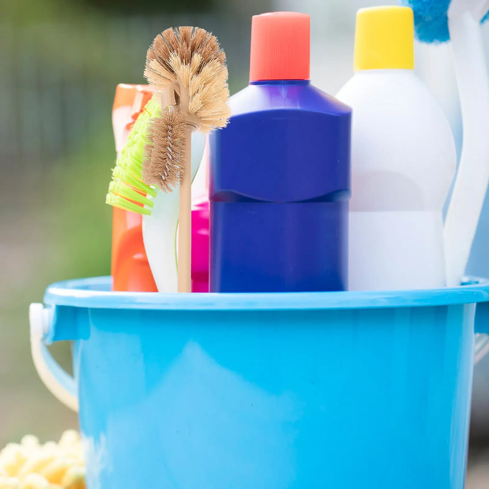 Spazzola per WC Professionale con Manico Lungo e Gancio, Setole Morbide e Resistenti, Antiruggine, in Legno e PP