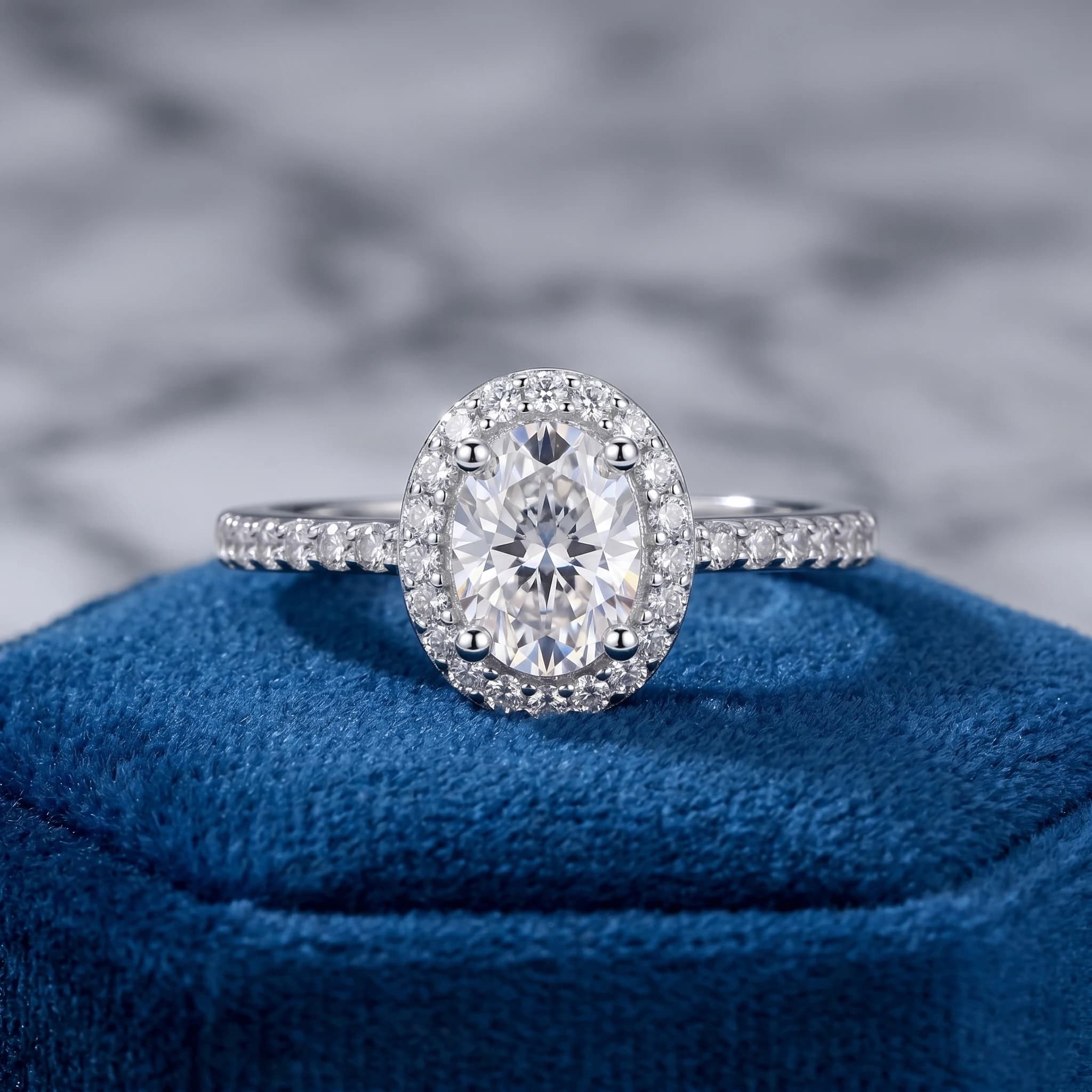 Anello con Moissanite Ovale da 1 Carato, Argento Sterling 925, Colore D VVS1, Halo Pave Shank, Anello di Fidanzamento di Lusso Leggero, Con Certificato