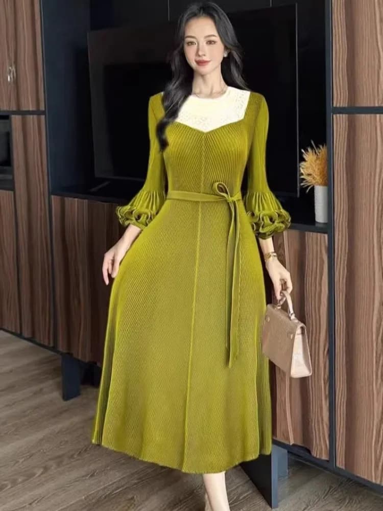 Abito Elegante Miyake 2026 da Donna con Pieghe in Vita, Maniche Medie e Lunghe, Tinta Unita, Girocollo a Pendolo e Allacciatura