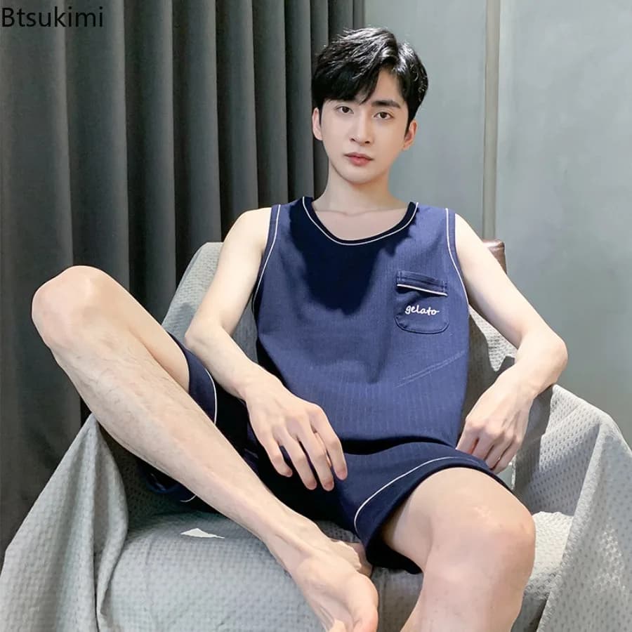 Pigiama da uomo alla moda 2026 con stampa a lettere, set estivo con canotta senza maniche e pantaloncini, tuta da casa comoda e ampia per il riposo notturno