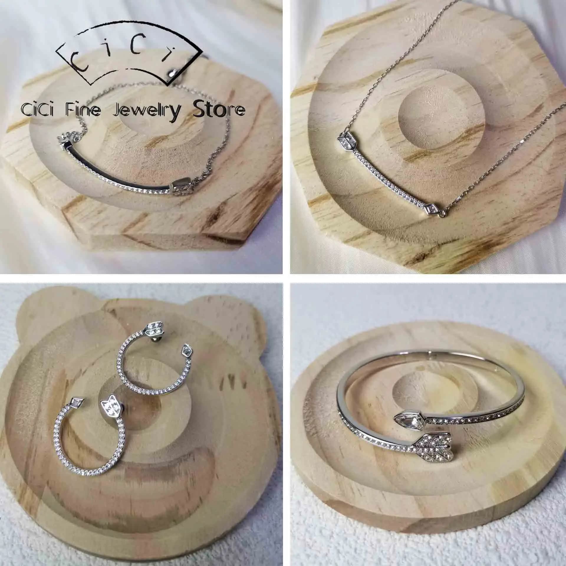Set di Gioielli Minimalista di Alta Gamma per Donna 2026, Collana, Orecchini, Bracciale e Anello in Acciaio Inossidabile Premium con Freccia