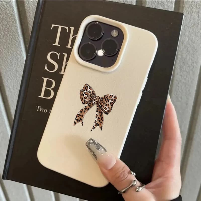 Elegant Soft Cover with Leopard Print and Bow for iPhone 17 Pro Max, 17 Air, 16, 15, 14 Pro, 13, 12, 11, XR, XS - Fantasia Lychee