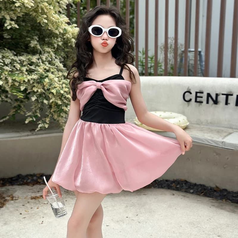 2025 Nuovo vestito estivo da ragazza Fashion Party Gonna con cinturino per bambini Grande fiocco Hot Spring Swimming Dress Raccomandazione del modello