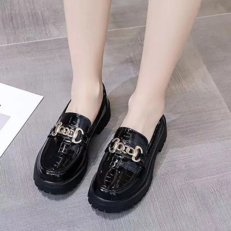Mocassini versatili con punta tonda da donna del nuovo arrivo 2025 Scarpe singole nere con suola spessa in vera pelle