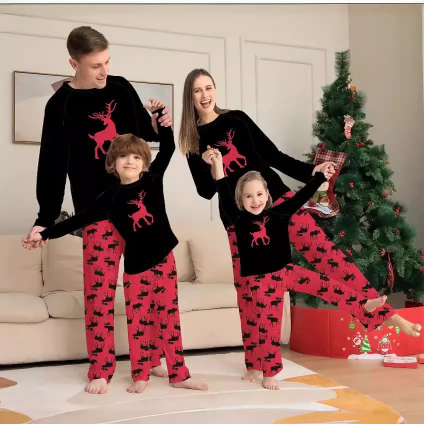 Pigiama per la famiglia di Capodanno e Natale 2025 Nuovo stile Simpatico cartone animato Girocollo a maniche lunghe Abiti natalizi genitore-figlio