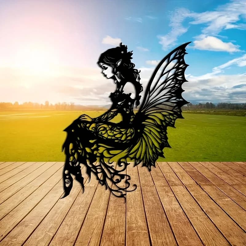 "Arte della sagoma delle fate fantastiche: una danza delicata di luce e ombra, catturata in metallo intricato per l'eleganza delle pareti senza tempo.