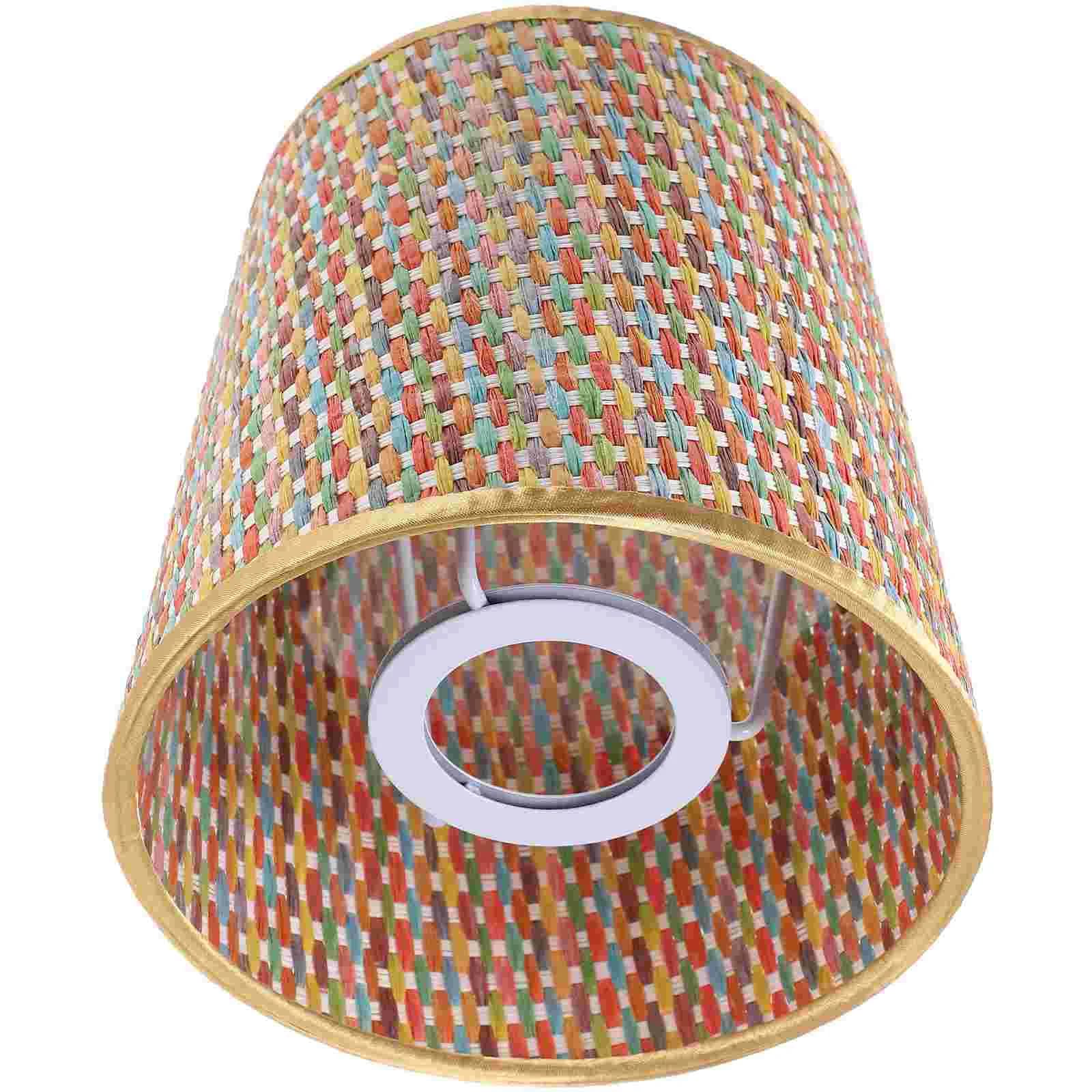 Sostituzione del paralume in canna da tavolo con copertura della lampadina per uso domestico in tessuto colorato