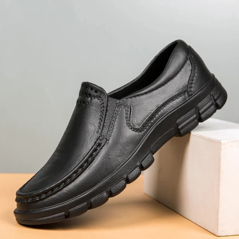 Scarpe Casual da uomo in pelle alla moda scarpe da cuoco in EVA antiscivolo mocassini impermeabili da uomo Comfort scarpe da guida da uomo con suola morbida Plus Size
