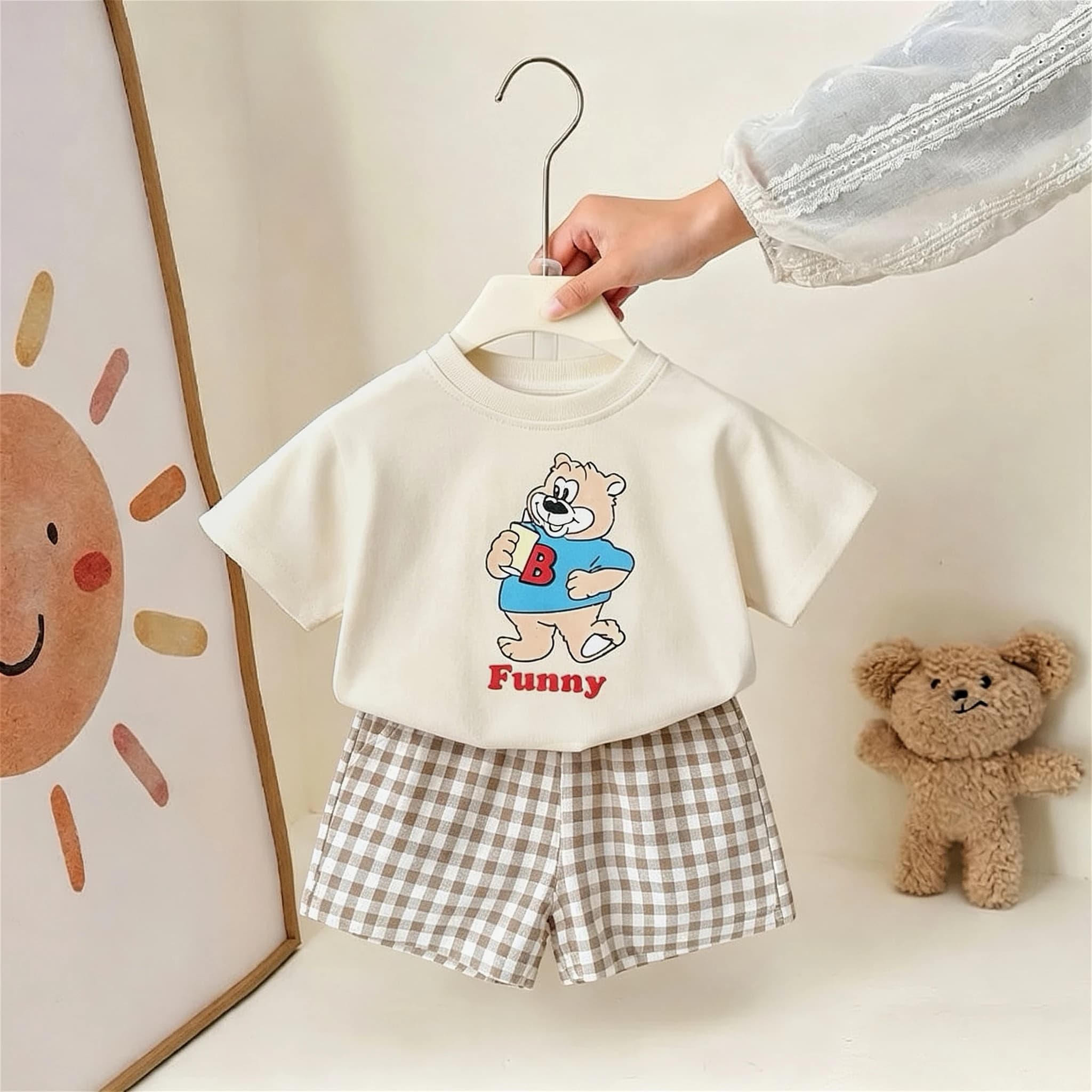 Set Estivo per Bambini con T-shirt e Pantaloncini a Tema Orso Cartoon, Abbigliamento Casual alla Moda con Maniche Corte