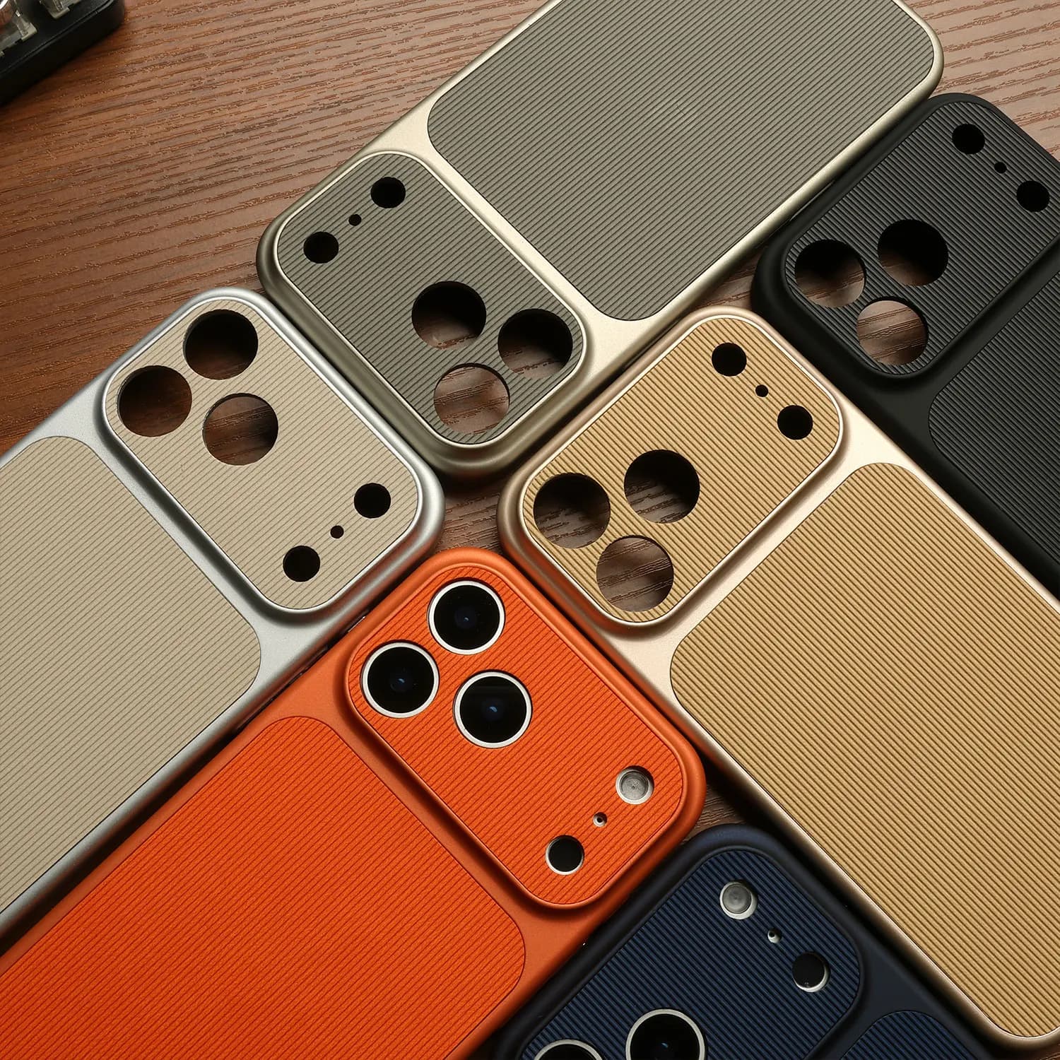 Custodia strutturata arancione resistente agli urti per iPhone 17 Pro Max Con presenta pulsanti metallici Compatibile con la serie iPhone 16/15/14/13/12