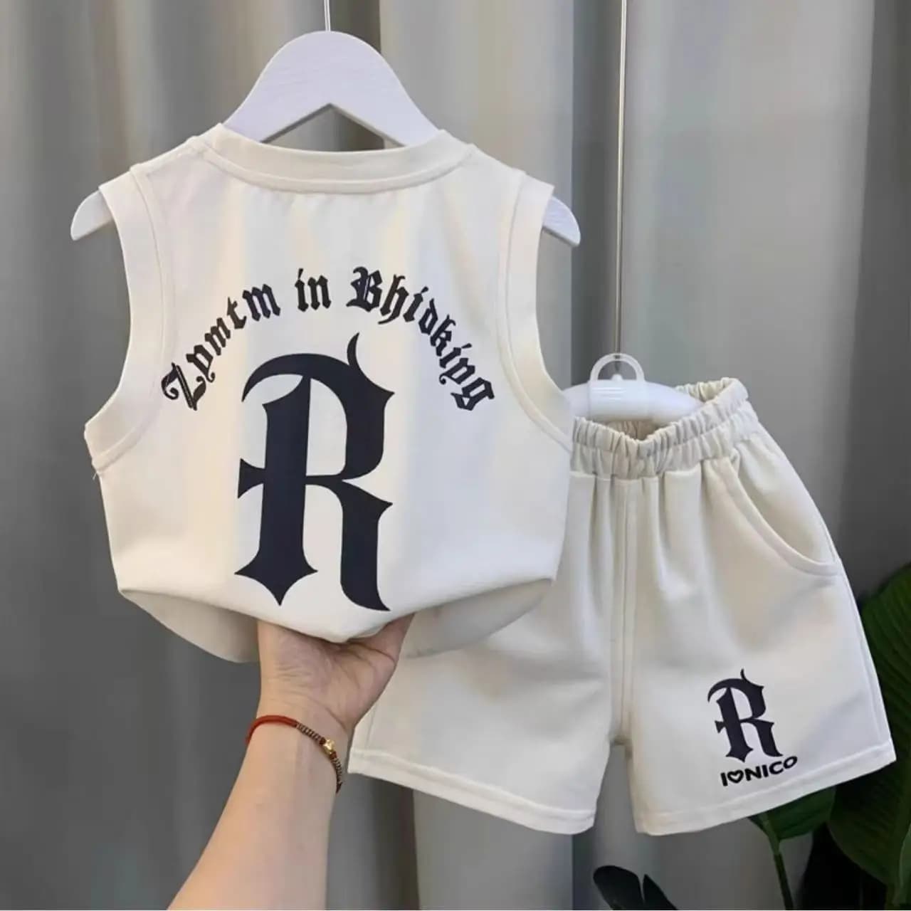 Completo Abbigliamento Estivo per Bambini 2026: Nuovo Set Casual Sportivo 2 Pezzi alla Moda per Bambini e Neonati - T-shirt Senza Maniche e Pantaloncini per Ragazzi e Ragazze