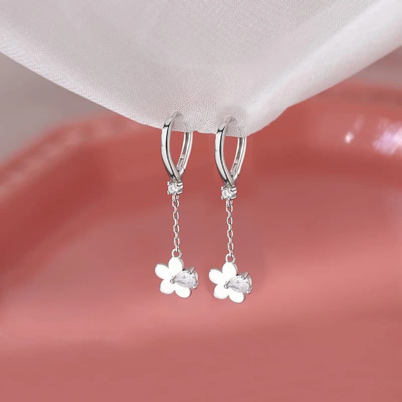 Orecchini a Cerchio Geometrici con Ciondolo a Fiore in Zirconi Color Argento, Gioielli di Moda per Donne