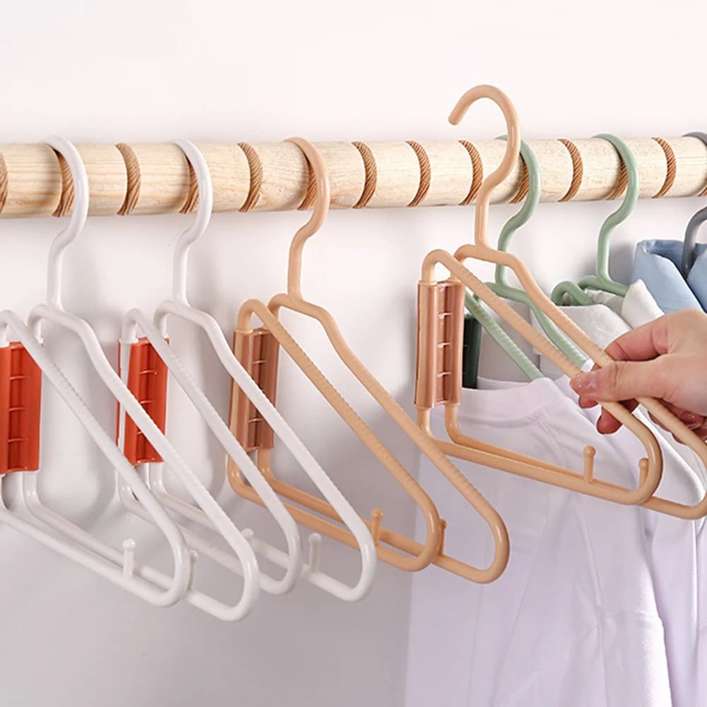 Multifunctional portable anti-slip coat rack for everyday use and business travel holidays