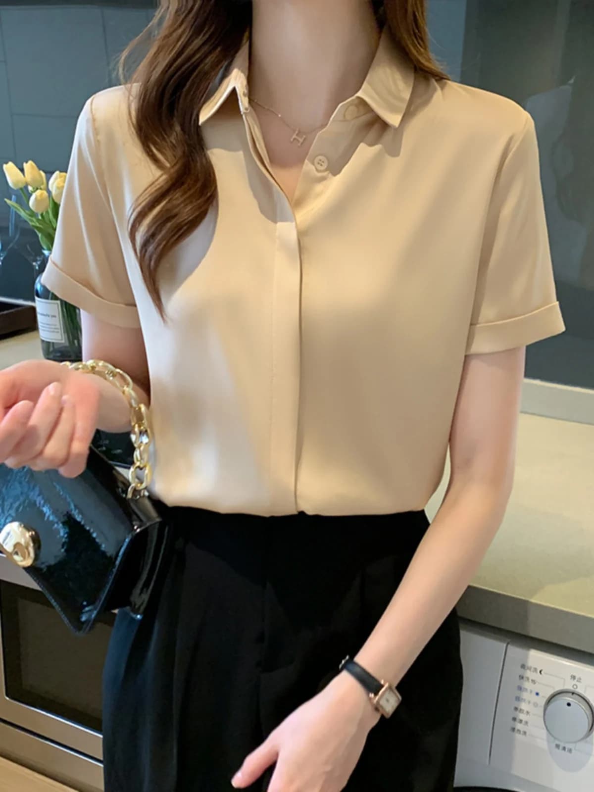 Camicetta da donna alla moda a maniche corte, design sensazionale, stile streetwear, estate 2025, bellissima ed elegante in chiffon, stile per il commuting