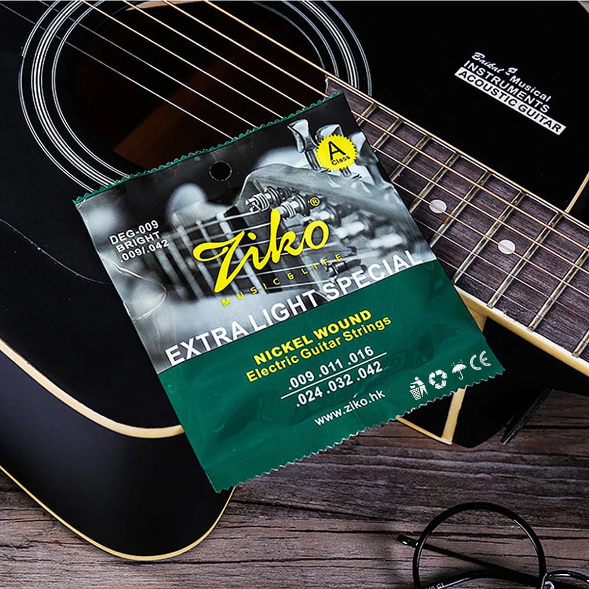 Set di corde per chitarra elettrica ZIKO DEG-009 - Calibro extra leggero 009-042, avvolgimento in nichel, rivestimento antiruggine, adatte per principianti