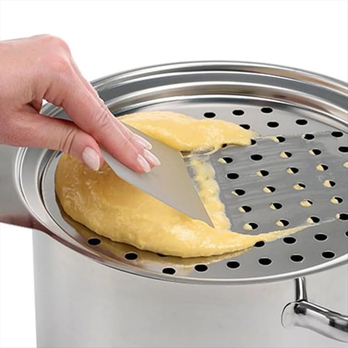 Coperchio per produttore Spaetzle in acciaio inossidabile con raschietto Tradizionale produttore di noodle all'uovo tedesco Pan Pot Spaghetti Colino CALDO