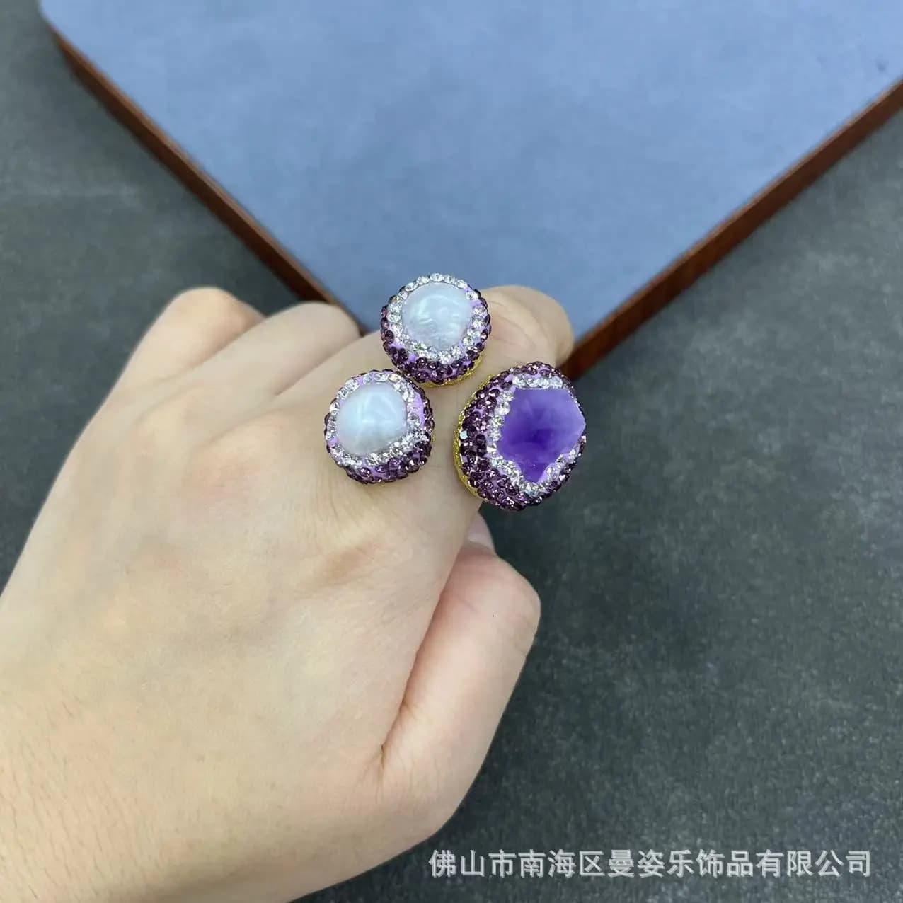 Accessori fai da te: Nuovo anello con ametista grezza naturale, viola notte scuro, di lusso discreto, per live streaming e fornitura all'ingrosso