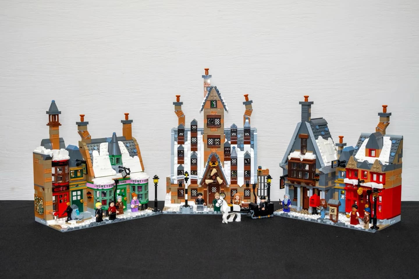 Nuovi Blocchi da Costruzione Scena di Strada del Villaggio Magico 2026, Giocattoli per Bambini, Regalo di Capodanno e Compleanno, Compatibili con LEGO