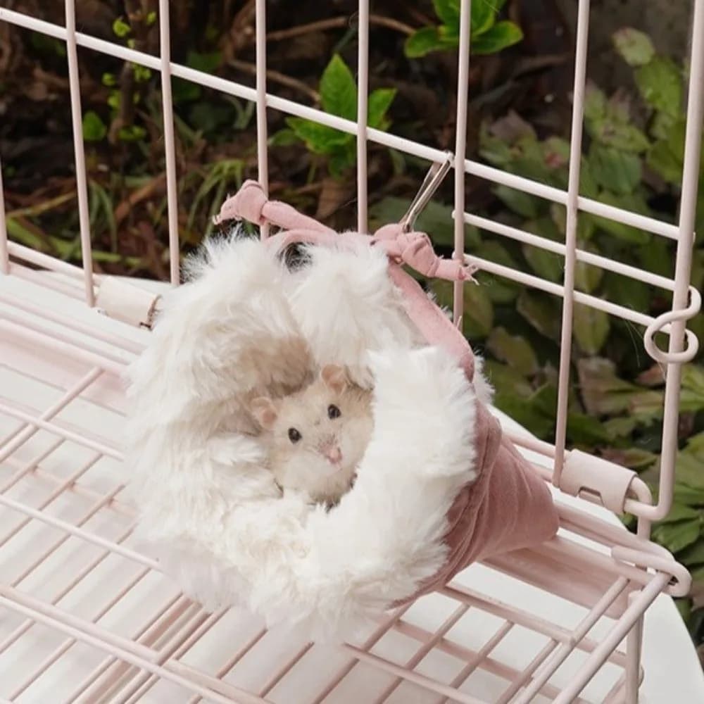 Small pets bed Hot fur bag for hamsters Soft and comfortable hamster Nide Windproof mouse bed Use for small pets