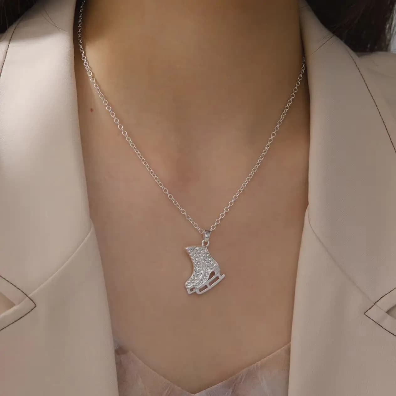 Lucktune Collana con ciondolo per pattini a rotelle in lega per donna Scarpe da pattinaggio su ghiaccio Collana girocollo con zirconi di cristallo Gioielli Regalo invernale Nuovo
