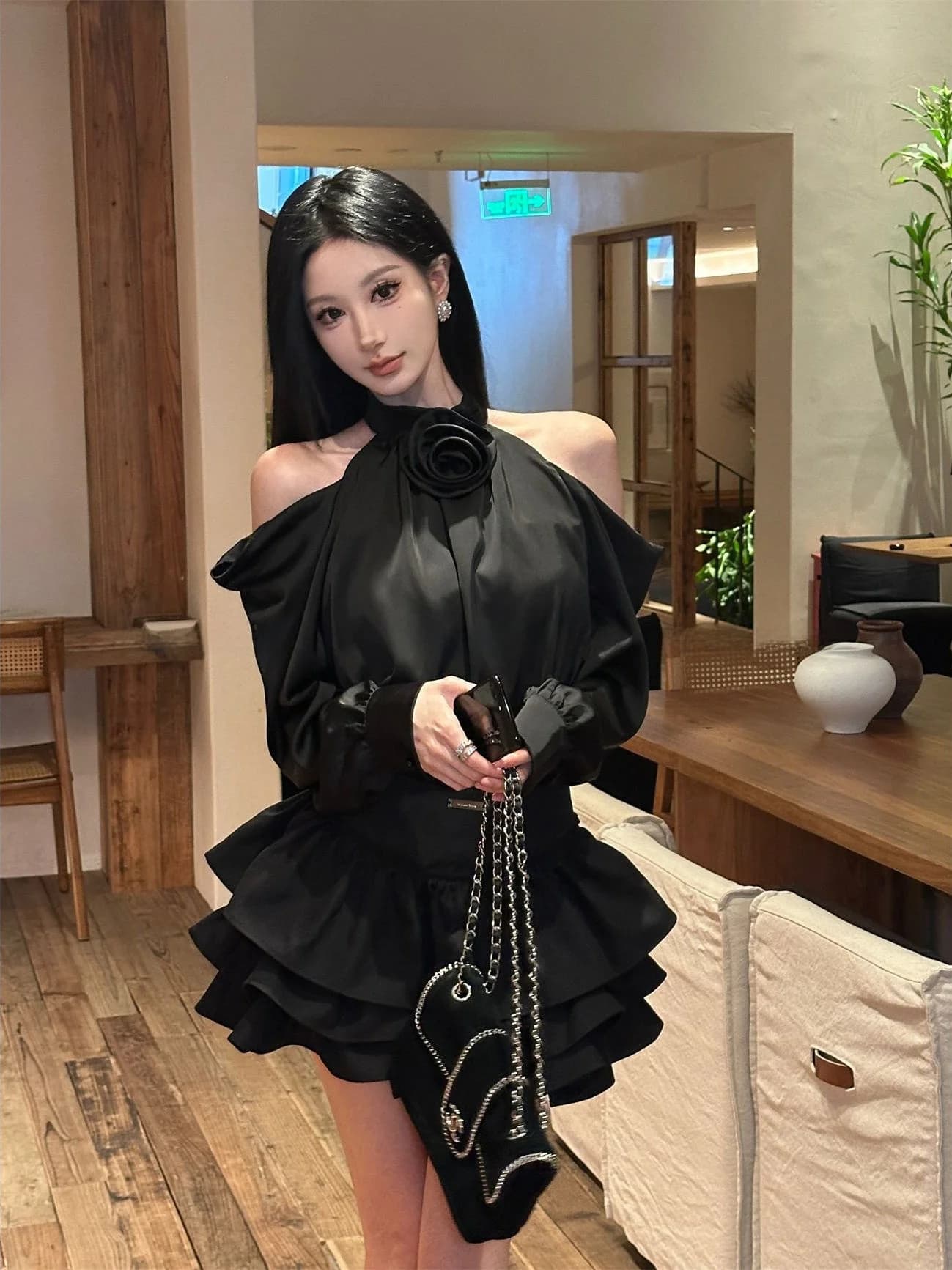 Mipai Blusa Nera a Maniche Lunghe in Raso da Donna, Nuovo Stile con Collo Alto e Decorazione Floreale sulle Spalle, Gonna a Strati