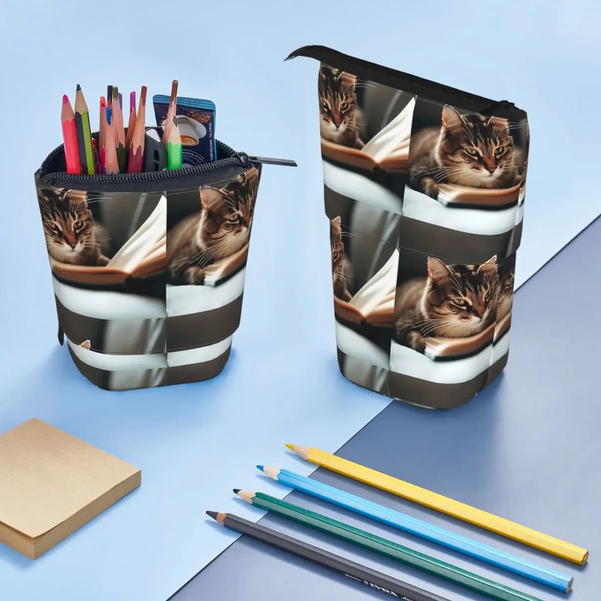 Astuccio Reversibile 'Chill Like Cat' con Gatto che Legge Libri, Regalo per Studenti, Portapenne, Borsa per Cancelleria
