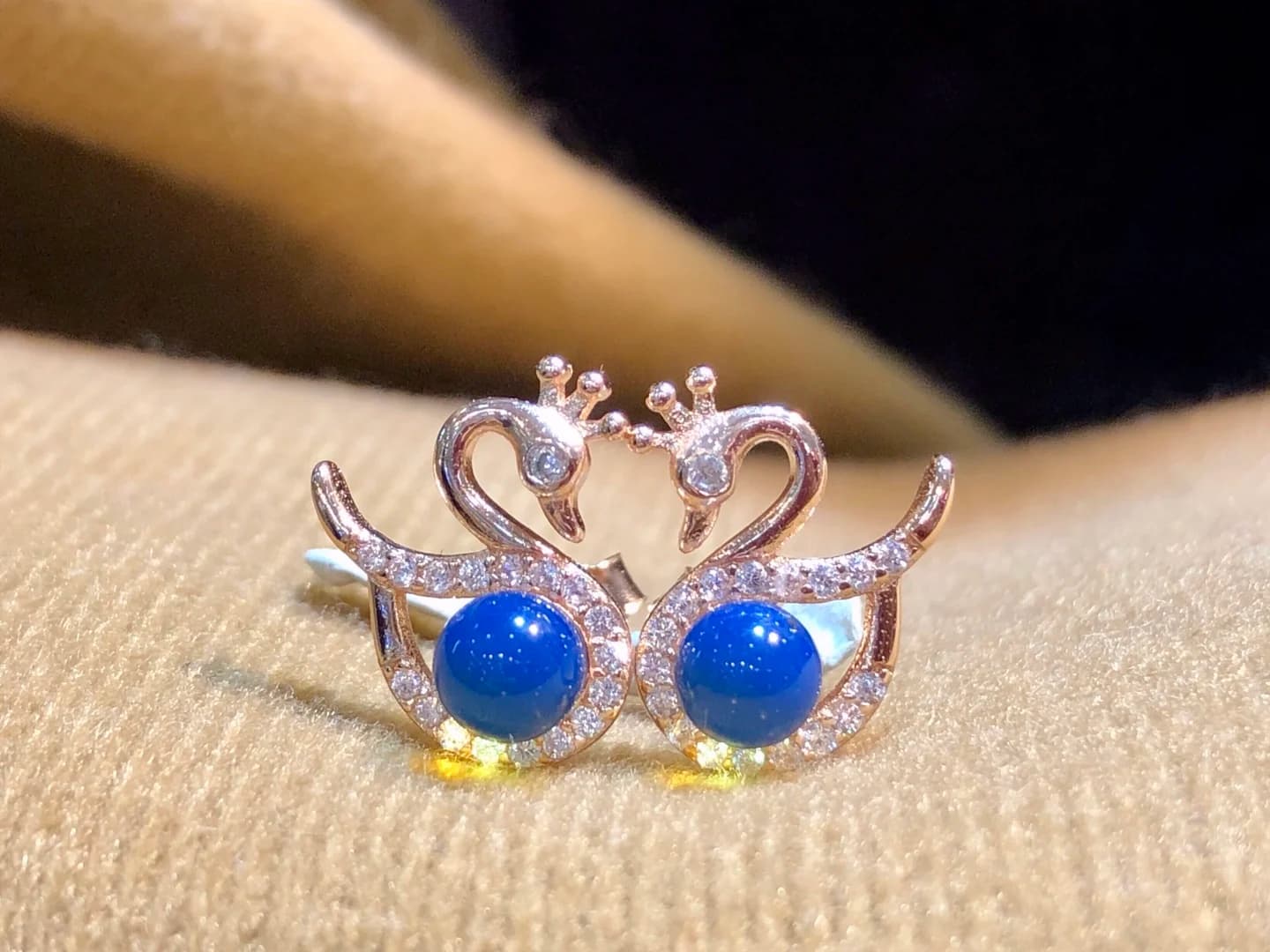 Orecchini romantici con cigno in argento sterling 925 con ambra blu da 4 mm, regalo per lei San Valentino, gioielli d'amore per le donne